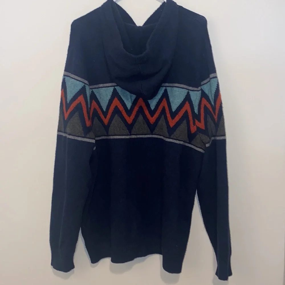 XL Goodfellow & Co Mens Navy Blue & Red Zig-Zag Pattern Sweater with a Hoodie - Picture 4 of 6